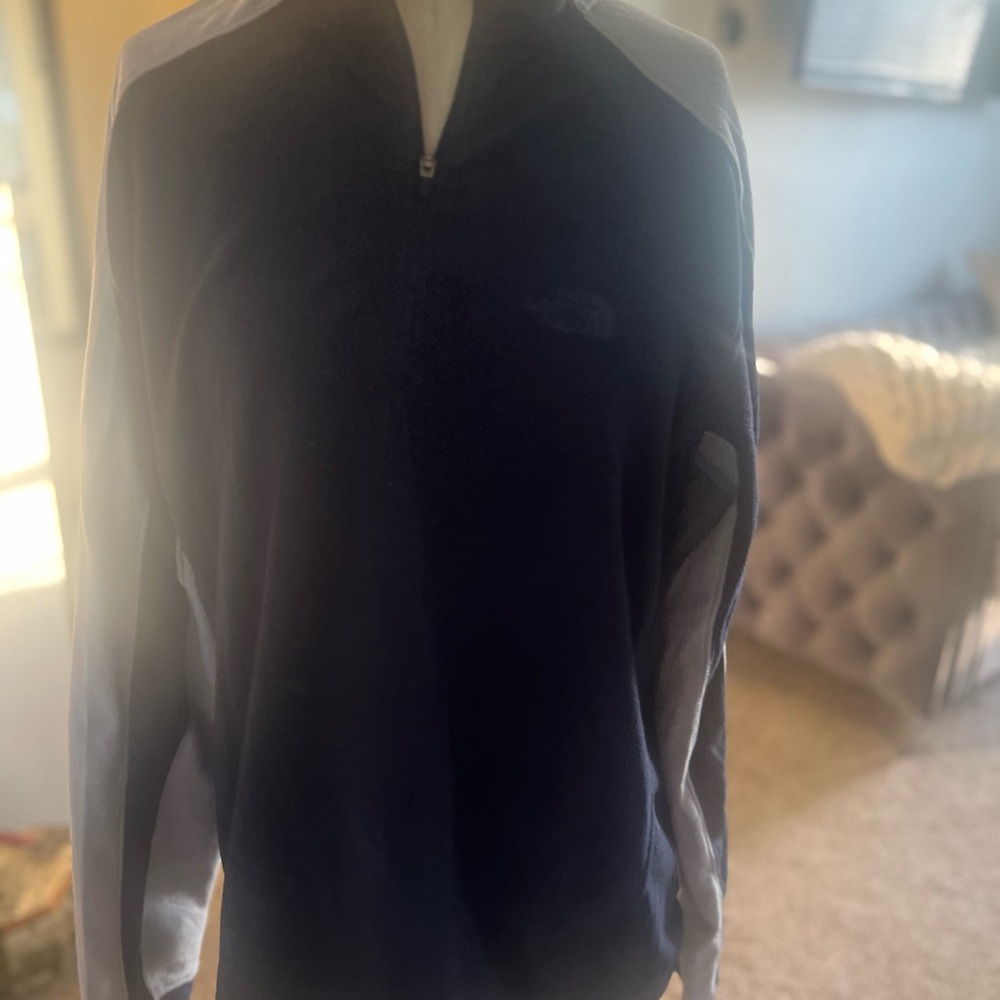 The North Face Men's navy and Gray 1/4 zip fleece pullover